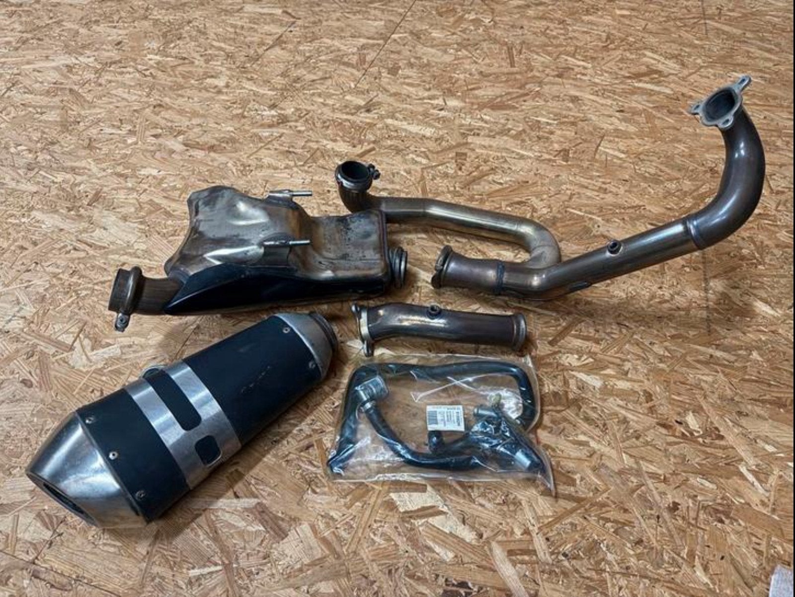 Ligne d'échappement originale complète pour KTM 1290R Gen1 !, Enlèvement ou Envoi, Comme neuf