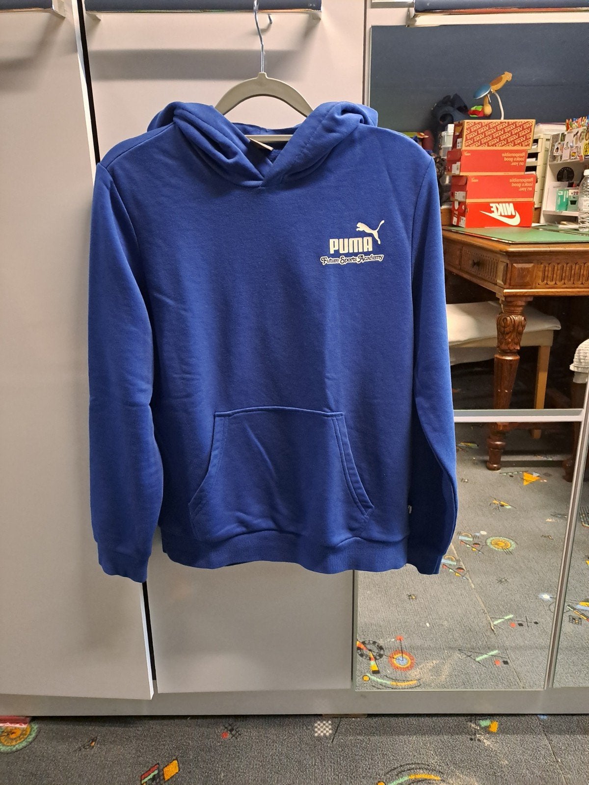 Puma Hoodie, Ophalen