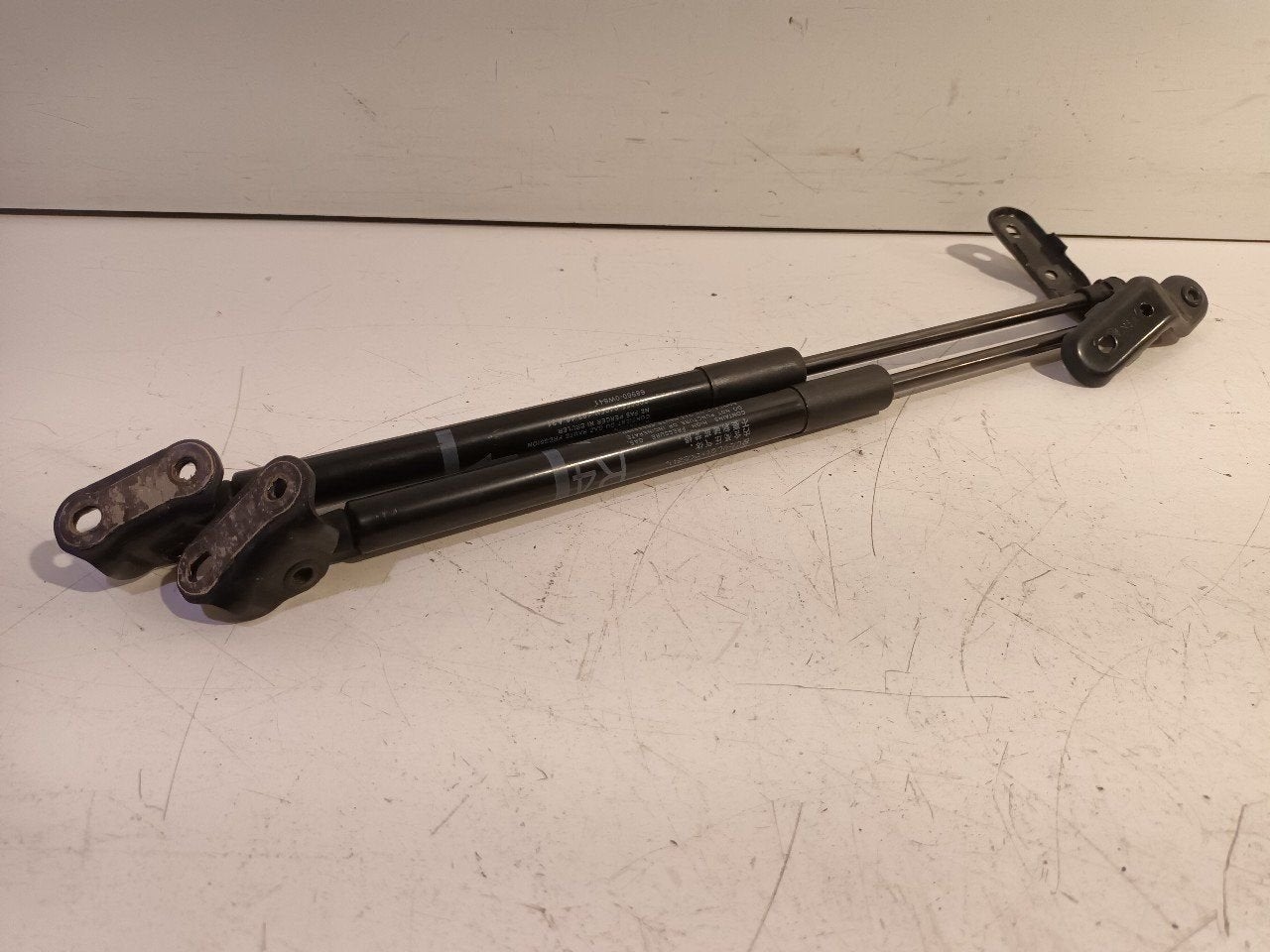 Gasdrukveerset achter Toyota Yaris, Onderdelen@venauto.nl, Van der Ven Autorecycling B.V., Gebruikt, Ettenseweg 76, 4706 PB Roosendaal, The Netherlands