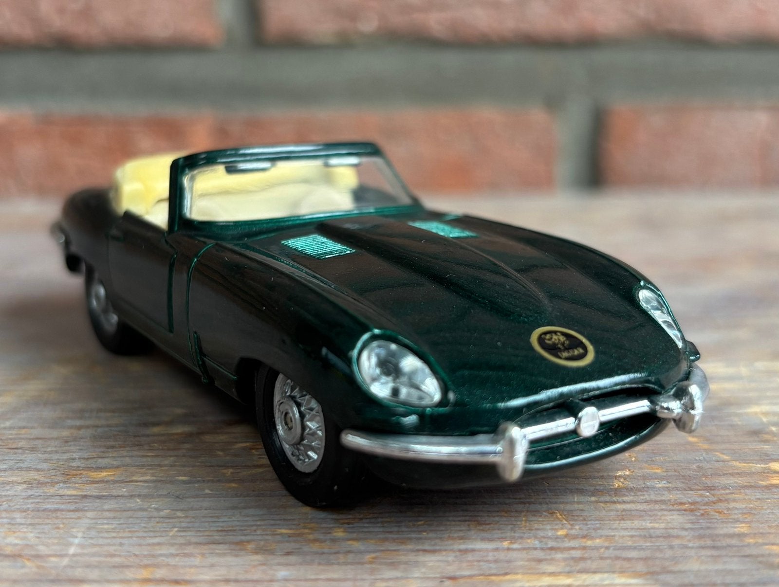 Maisto Shell Jaguar E Cabriolet - groen - schaal 1:38, Ophalen of Verzenden, Zo goed als nieuw, Auto