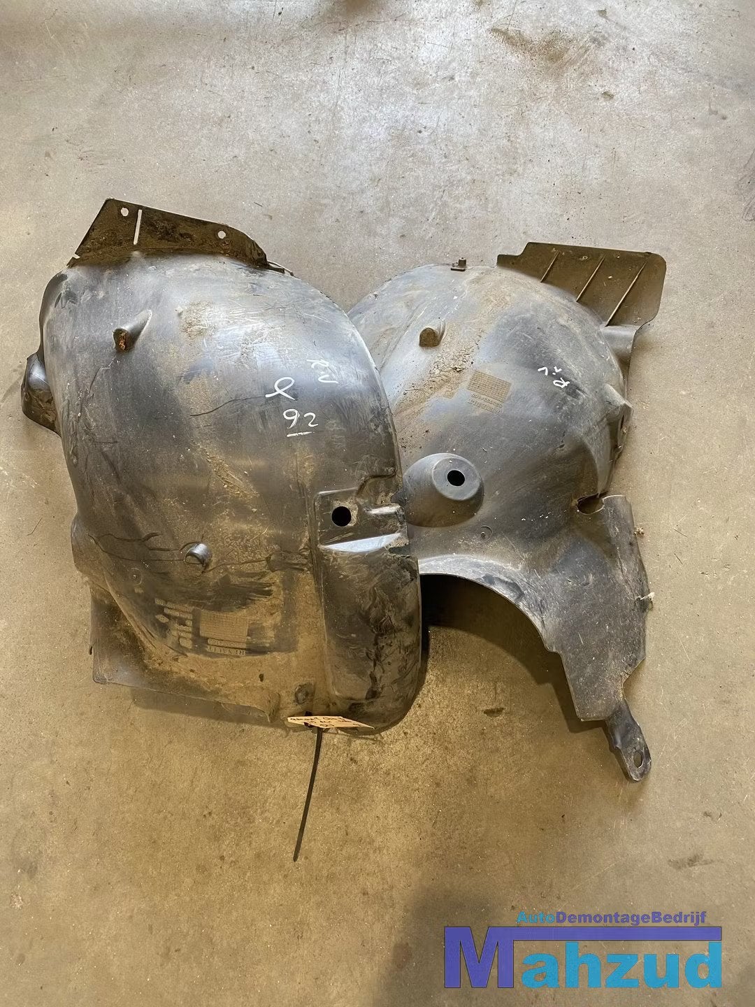 RENAULT CLIO 3 rechts voor modderkuip 8200334163 820033465 2, Autos : Pièces & Accessoires, Renault Group, Contact.group@renault.com