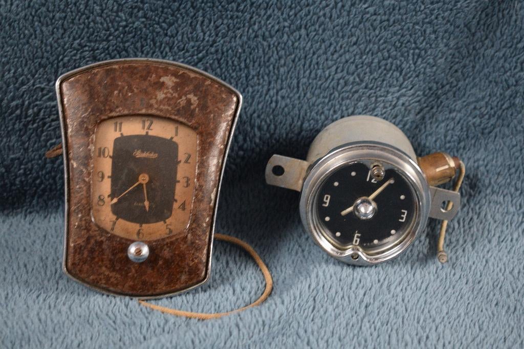 collection 2 horloge automobile américaine oldtimer, Antiquités & Art, Curiosités & Brocante, Enlèvement ou Envoi