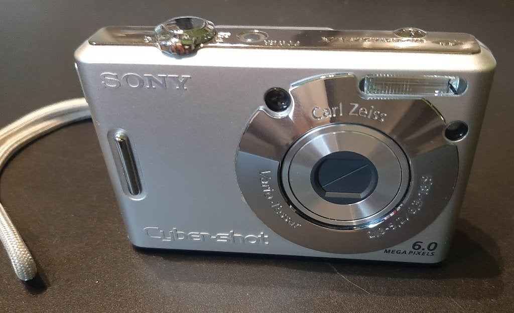 Sony Cyber-shot DSC-W30 Digitale Camera Set (6.0 MP), TV, Hi-fi & Vidéo, Enlèvement ou Envoi, 6 mégapixels, Moins de 4 fois, Comme neuf