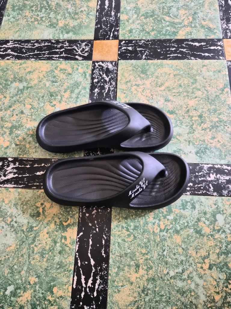 Nieuwe teen slippers maat 40 41 verkeerde maat gekocht  unis, Ophalen