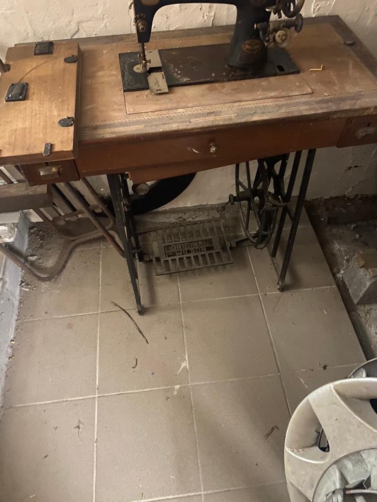 Ancienne machine a coudre, Enlèvement