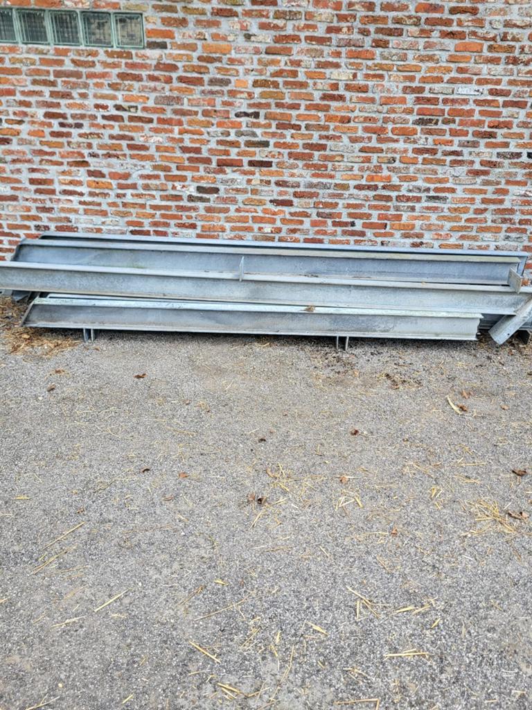 Metalen spanten, Ophalen, Zo goed als nieuw