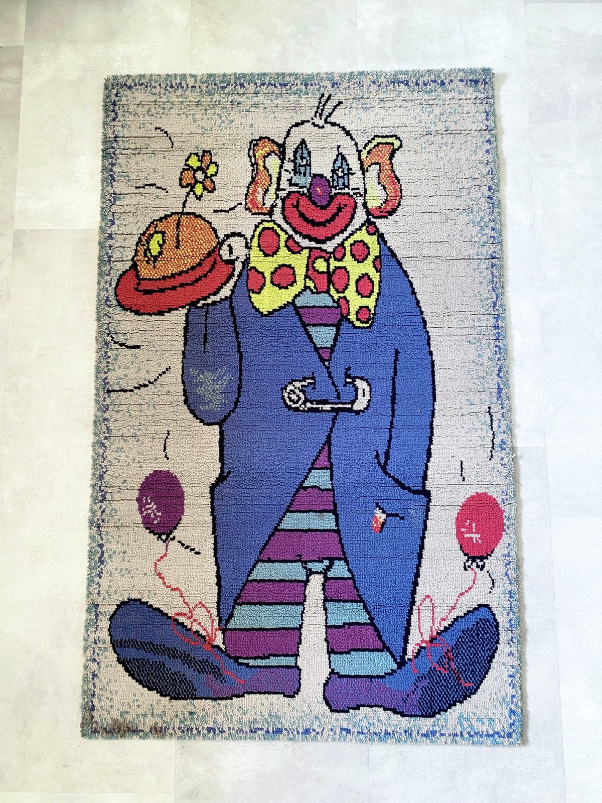 Tapijt vintage Clown, Huis en Inrichting, Stoffering | Tapijten en Vloerkleden, Ophalen, Gebruikt, 100 tot 150 cm, 50 tot 100 cm