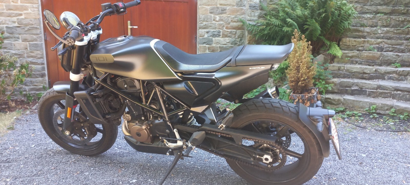 Husqvarna Svartpilen 701 (black), 700 cc, Occasion, Motorrijbewijs A, Handvatverwarming
