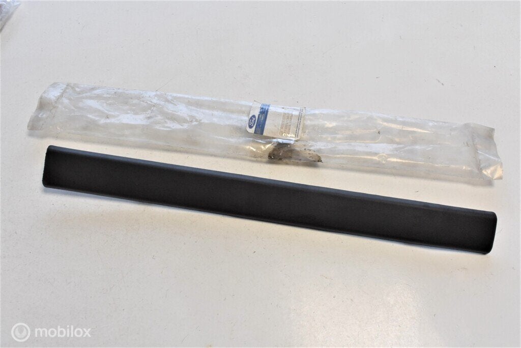 NOS: Bumperstrip Ford Taunus TC3 1583470, Ford, Nieuw, Ophalen of Verzenden, Ford