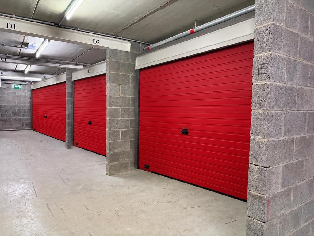 Box de stockage à louer  Court-Saint-Étienne – 249€/mois, Autos : Divers, Garages