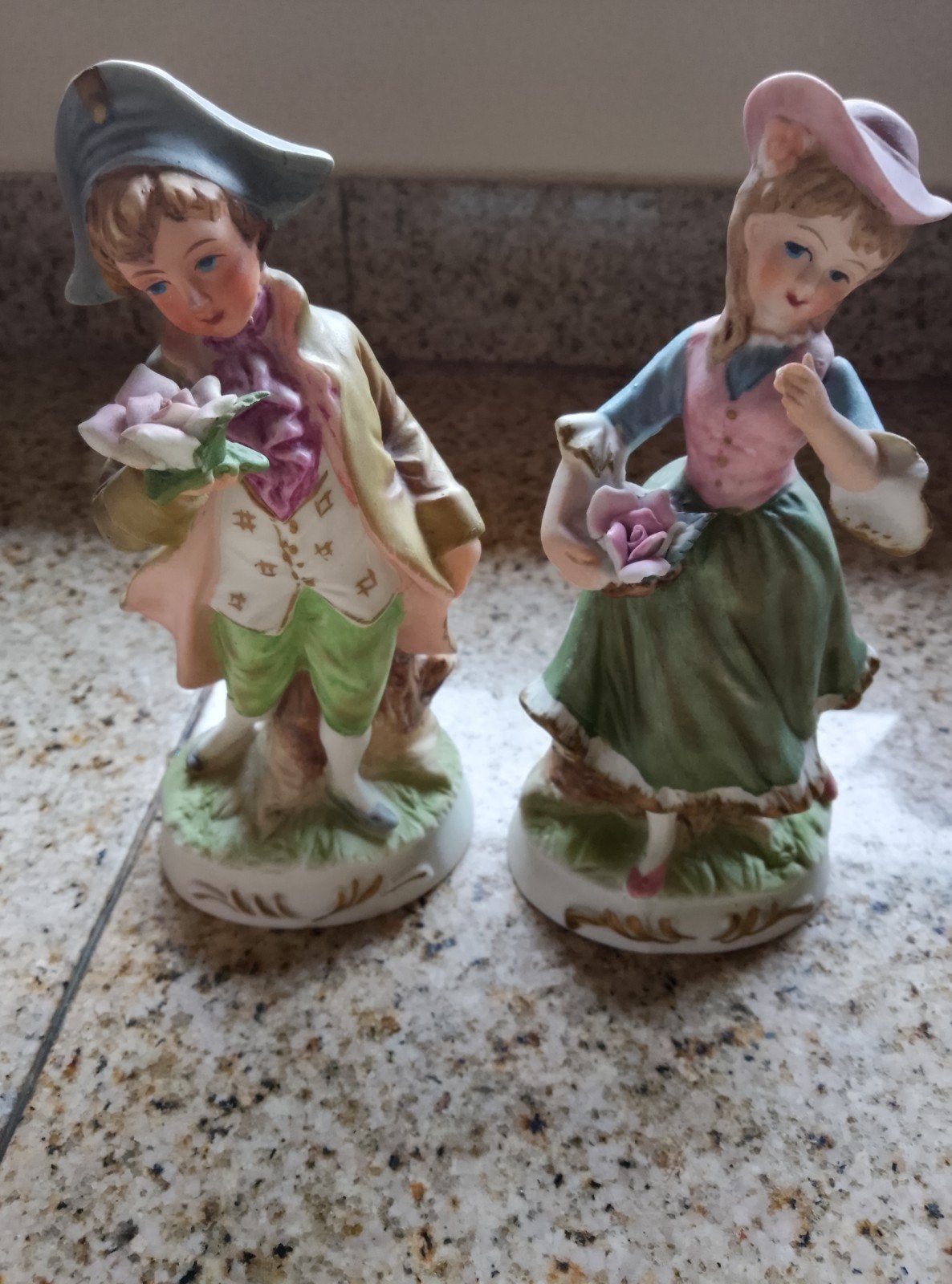 koppel beeldjes, Ophalen