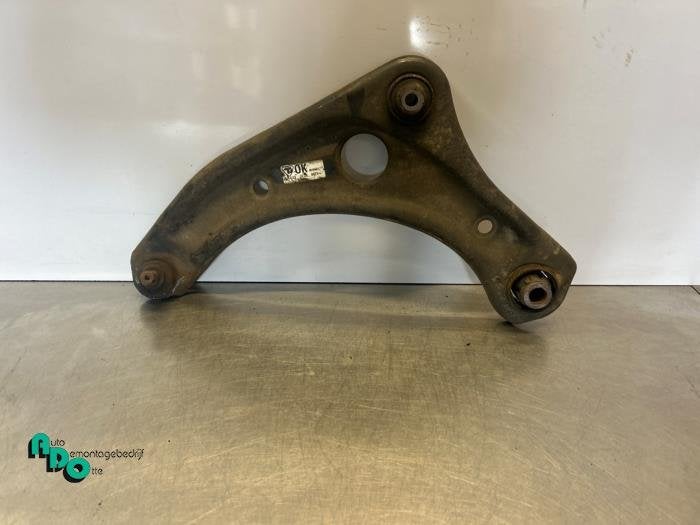 Draagarm links-voor van een Nissan Note (Note 13-), Gebruikt, -, -, Ophalen of Verzenden
