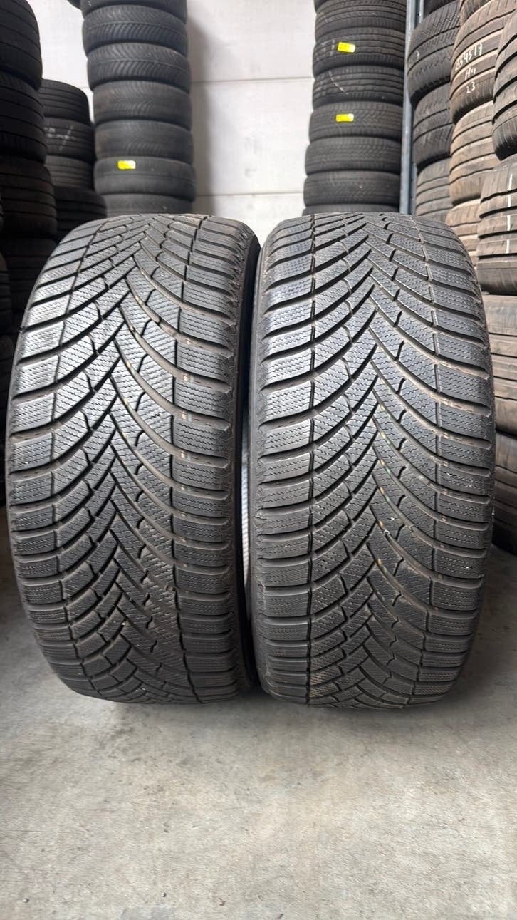 Pneus d'hiver 2354518 235/45/18 235/45R18 marque Semperit, Enlèvement