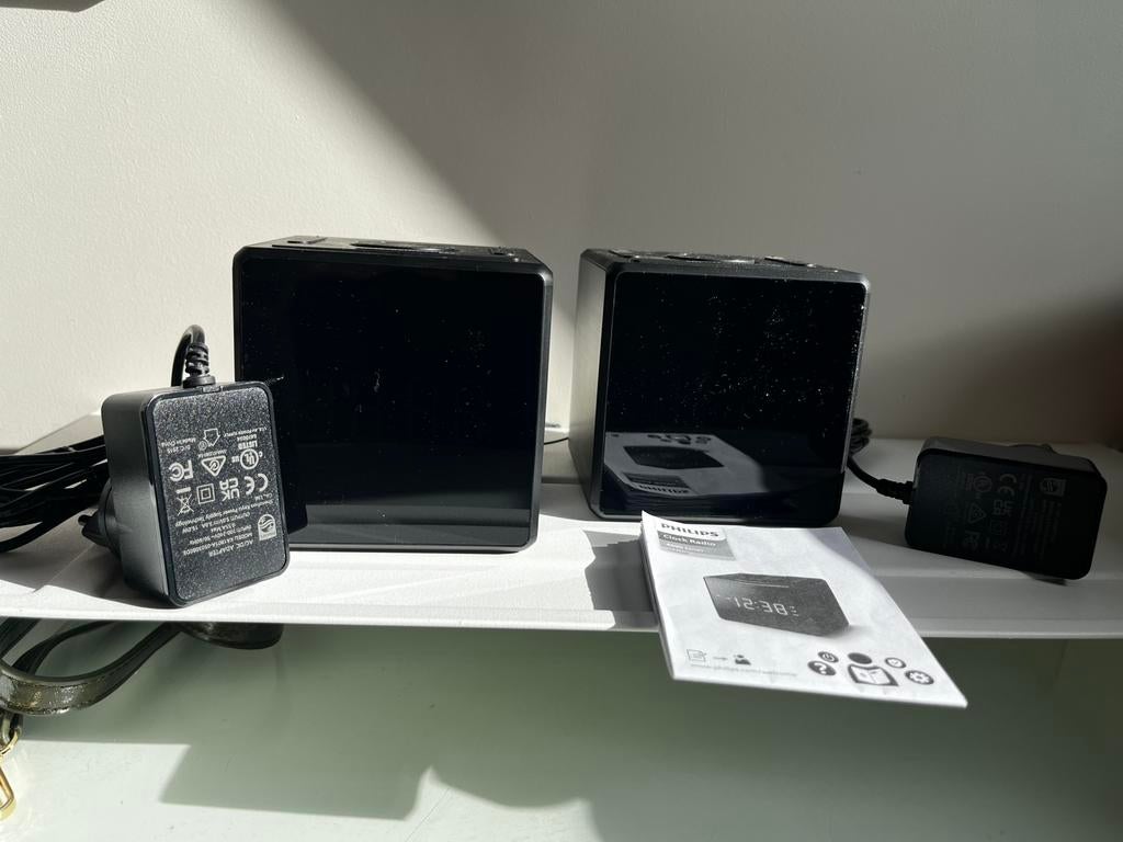 2 identieke NIEUWE wekkerradio’s Philips, Ophalen, Nieuw, Digitaal