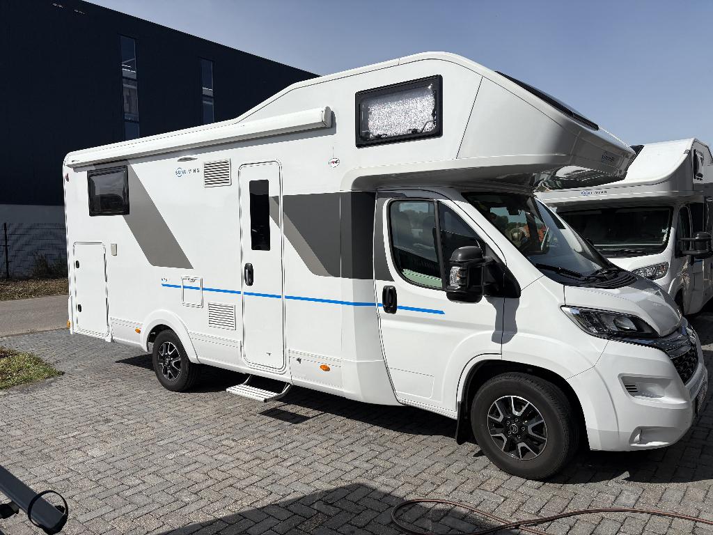 Moderne en luxe alkoofcamper uit 2023, Caravans en Kamperen, Mobilhomes, Bedrijf, tot en met 5, Alkoof, Sun Living, Overige merken