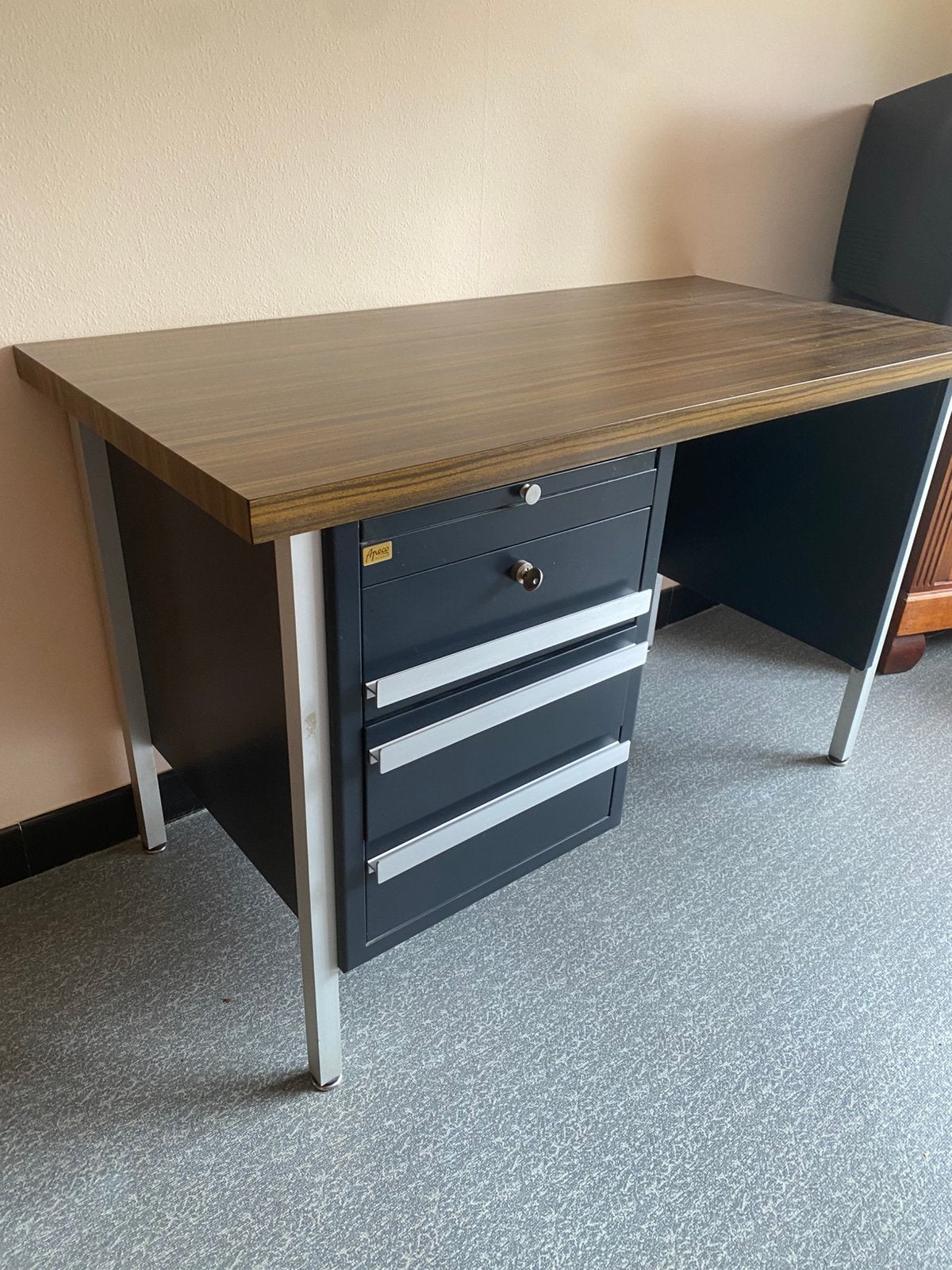 Bureau, Ophalen, Zo goed als nieuw