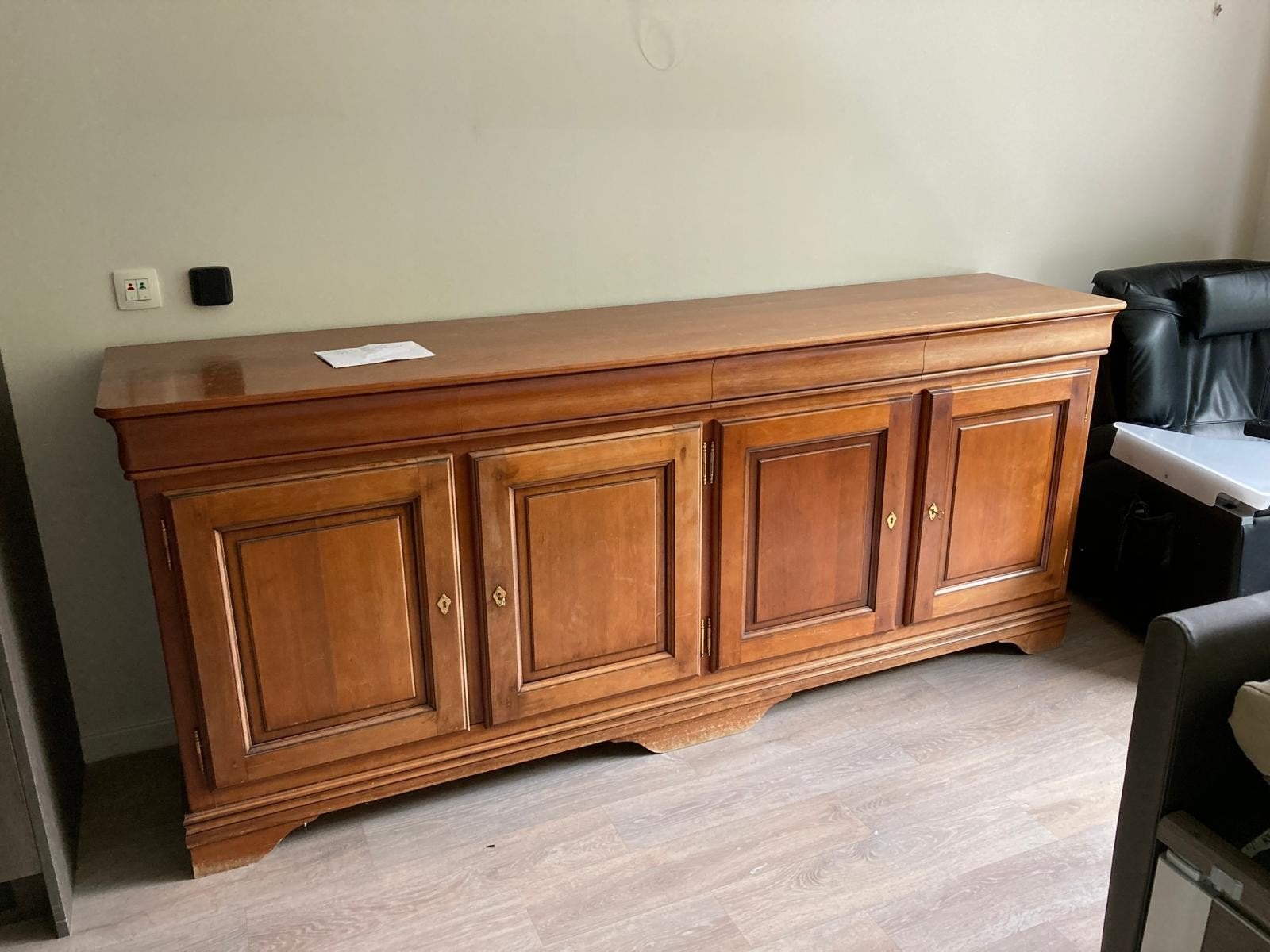 Houten kast, Ophalen