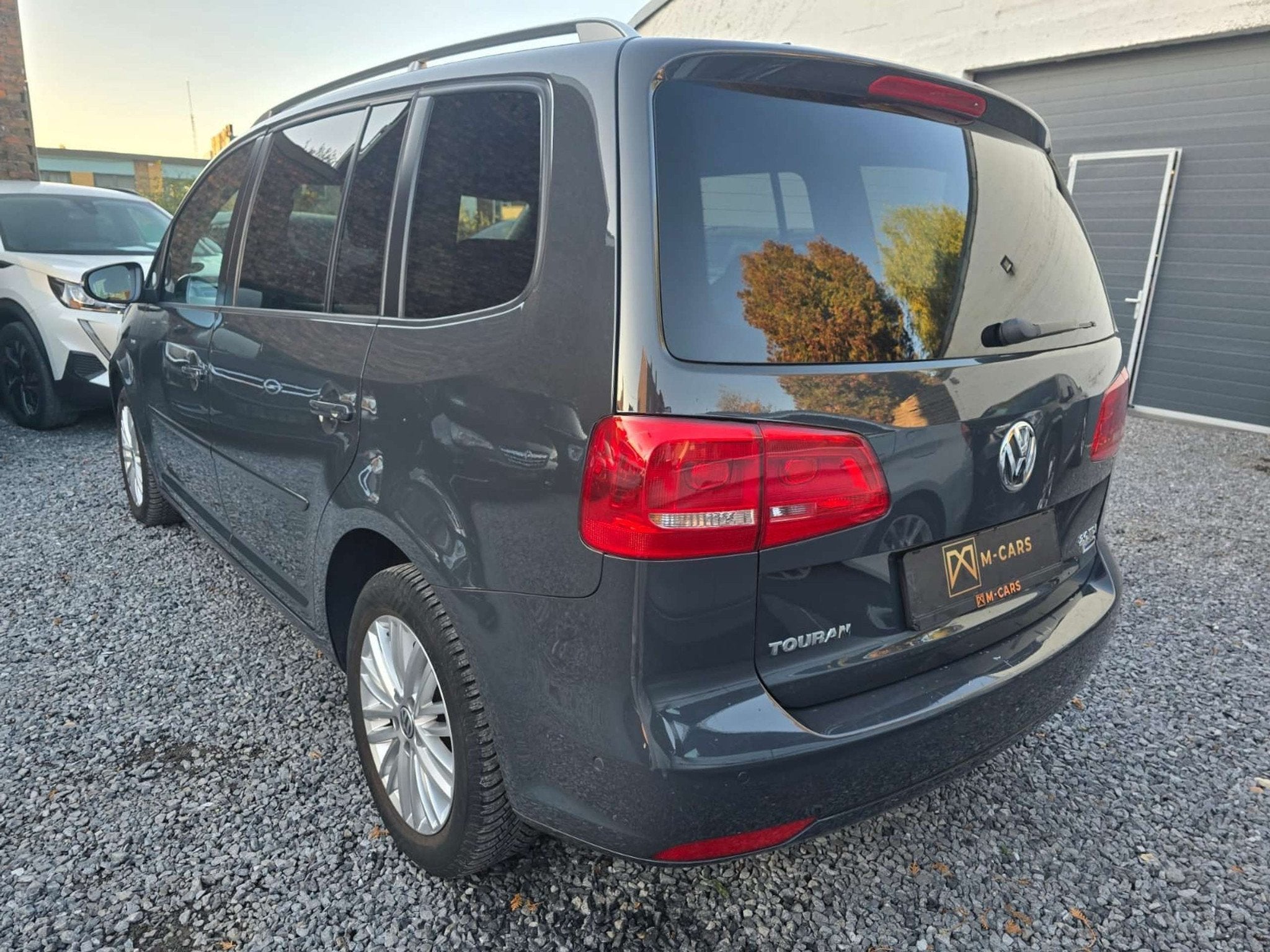 Volkswagen Touran DSG * 341000KM * (bj 2015, automaat), Auto's, Stof, Gebruikt, Zwart, Bedrijf