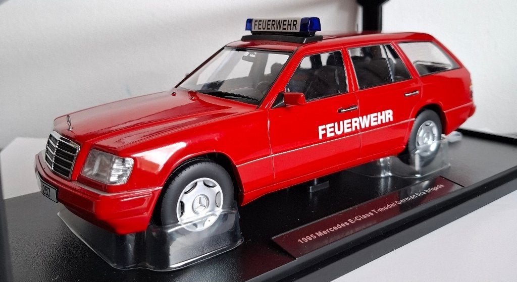 Mercedes Benz Classe E - 1995 - Feuerwehr -, Hobby & Loisirs créatifs, Voitures miniatures | 1:18, Enlèvement ou Envoi, Neuf, Voiture