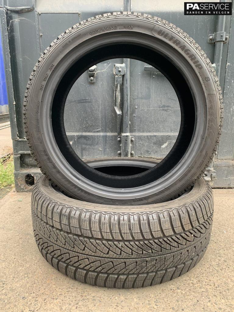2x Goodyear Ultragrip 225 45 18 winterbanden met 6.8 mm, -, Utilisé, -, Jante(s)