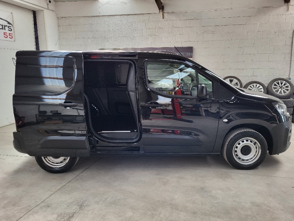 9. Citroën Berlingo — Navi, CarPlay, climatisation, 3 sièges, https://public.car-pass.be/vhr/b5bed66b-974f-4994-ab94-47a3404919f5
