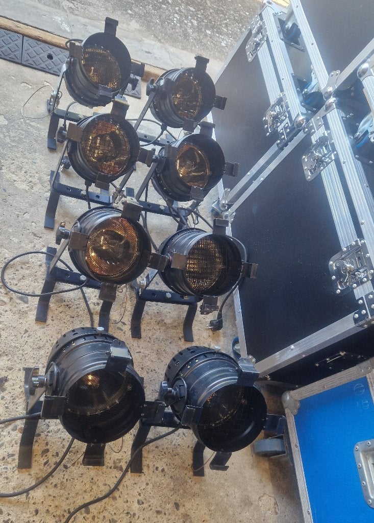 lot de 8 par 56 300w sur pieds, Enlèvement, Comme neuf, Lumières