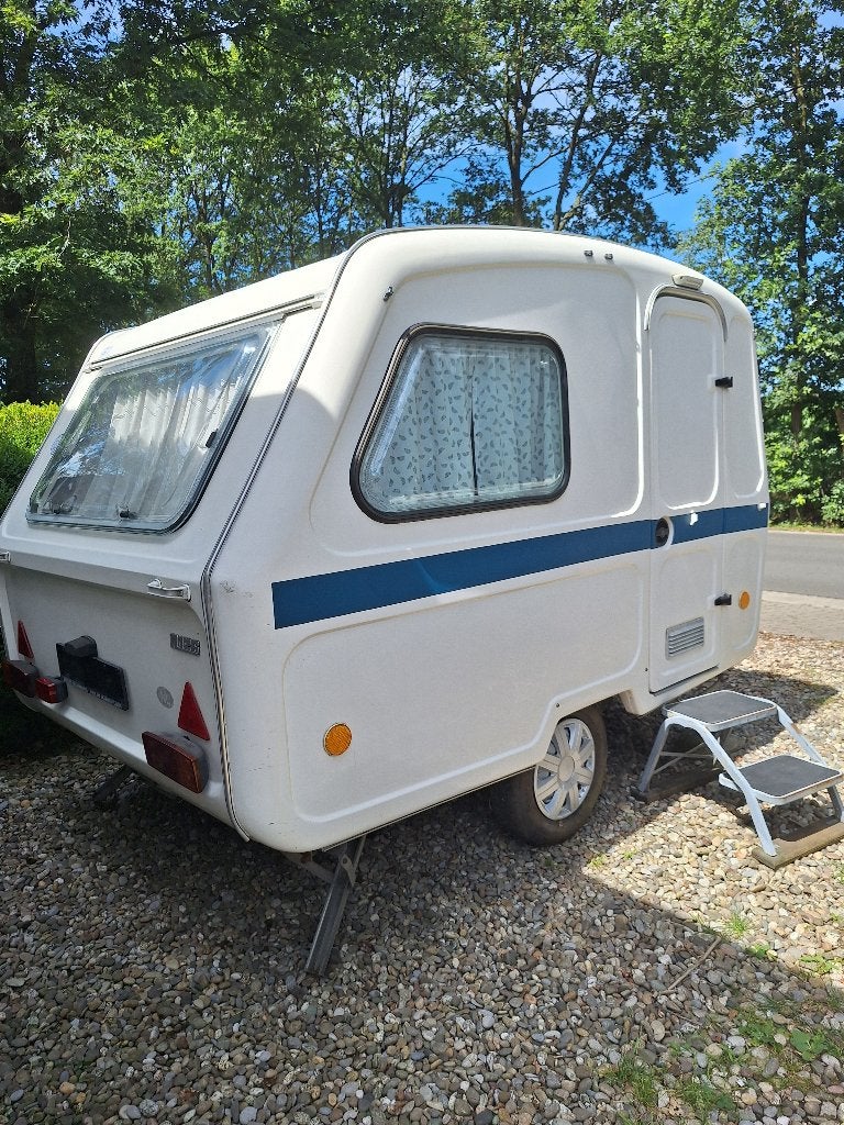 Kleine lichtgewicht caravan (Predom), Vast bed, Voortentlamp, Tot en met 2, Particulier