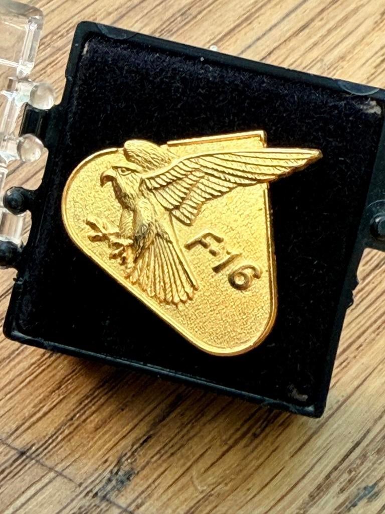 F-16 pins, Verzamelen, Luchtvaart en Vliegtuigspotten, Ophalen of Verzenden, Zo goed als nieuw