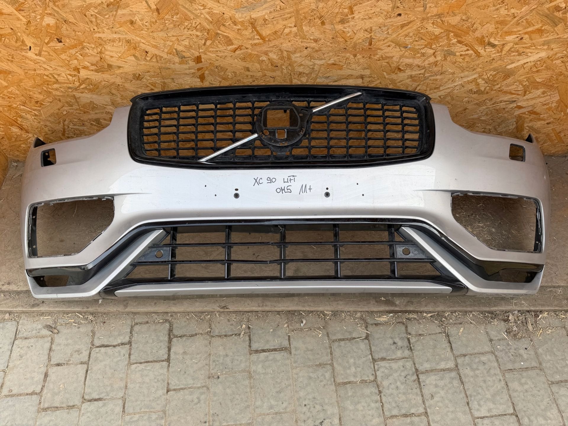 Volvo XC90 II Lift R-Design Voorbumper Voor XC90, Gebruikt, Gunnar Engellaus vag 8
405 31  Gothenburg, SE, Voor, Info@volvocars.com