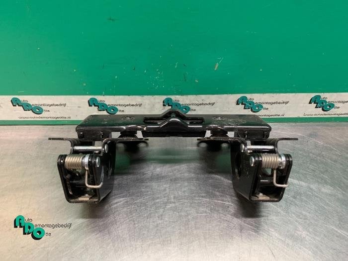 Scharnier Achterklep van een Renault Megane (Megane 2 02-), Auto-onderdelen, Gebruikt, -, Renault, -