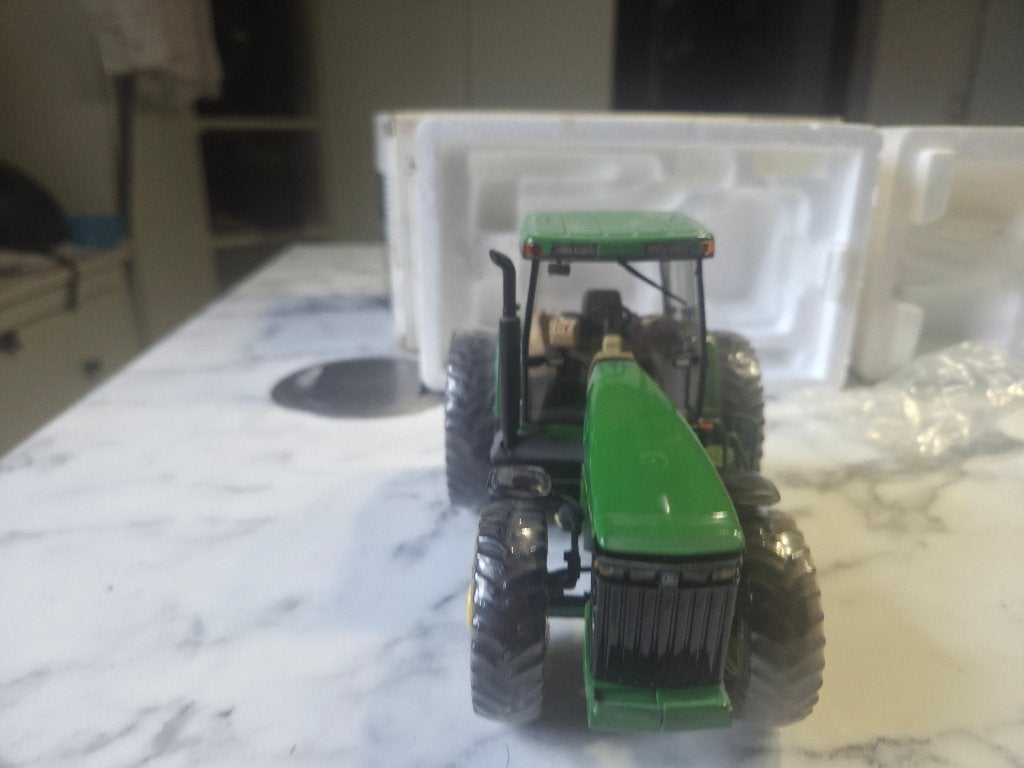 John deere 8400 1/32 ertl, Hobby en Vrije tijd, Ophalen, Zo goed als nieuw, Tractor of Landbouw, ERTL