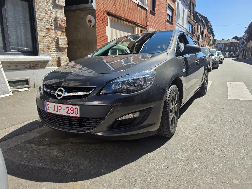 Bjr vend ou échange opel astra 2015 197 mill euro6b prêt a, Autos, Opel, Cuir, Euro 6, Noir, 5 portes