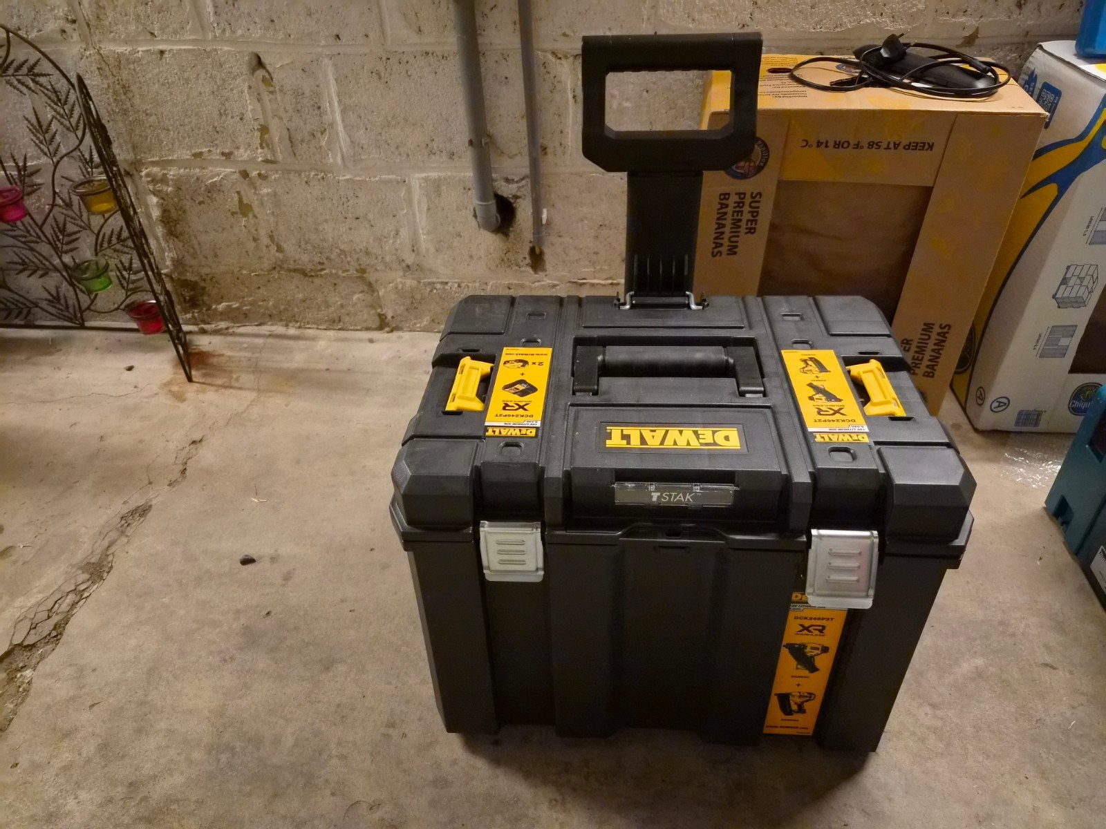 2 cloueuse dewalt avec chargeur et batterie, Enlèvement, DeWalt