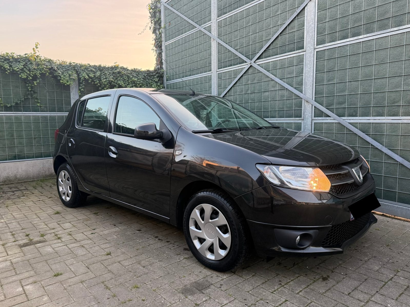 Dacia Sandero 1.2 Benzine 2014 Eerste Eigenaar Bijna Nieuw, Auto's, Voorwielaandrijving, Euro 5, Stof, Zwart