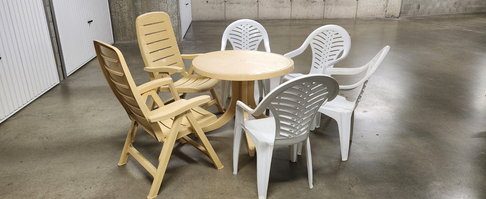 Tuintafel met stoelen., Tuin en Terras, Tuintafels, Ophalen, Zo goed als nieuw, Rond, Kunststof
