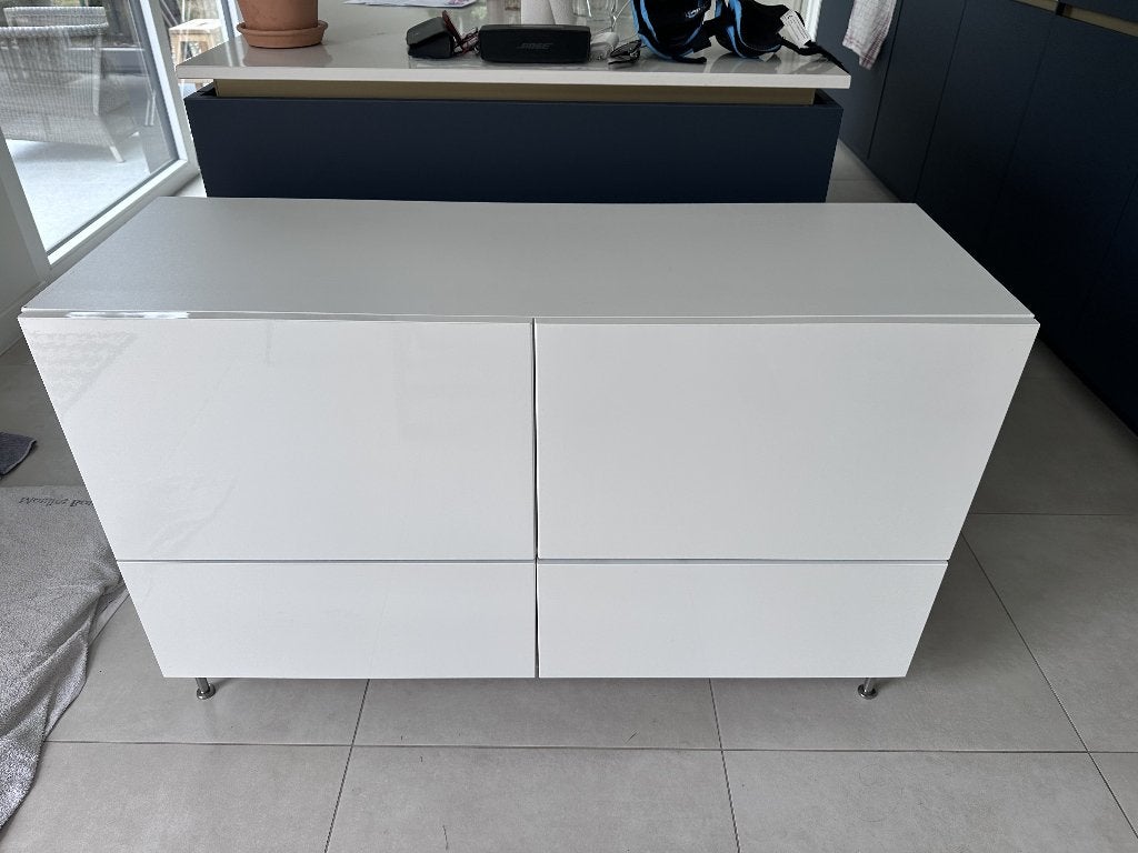IKEA BESTÅ – Buffet blanc laqué brillant – 4 compartiments, Maison & Meubles, Enlèvement, Comme neuf