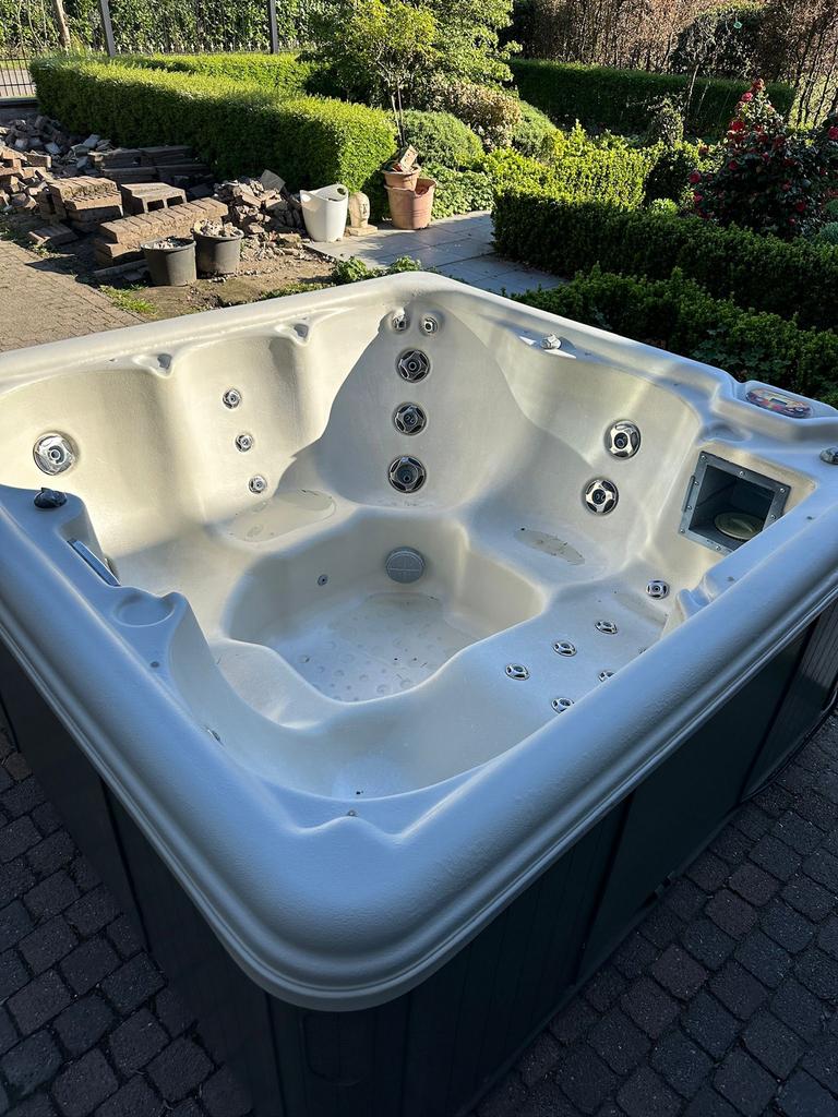 Jacuzzi, Ophalen, Zo goed als nieuw