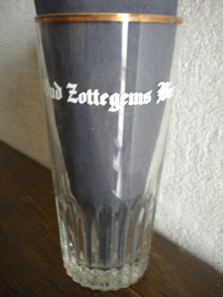 Oud Zottegemsbier 33 cl, Verzamelen, Biermerken, Zo goed als nieuw, Glas of Glazen, Ophalen of Verzenden