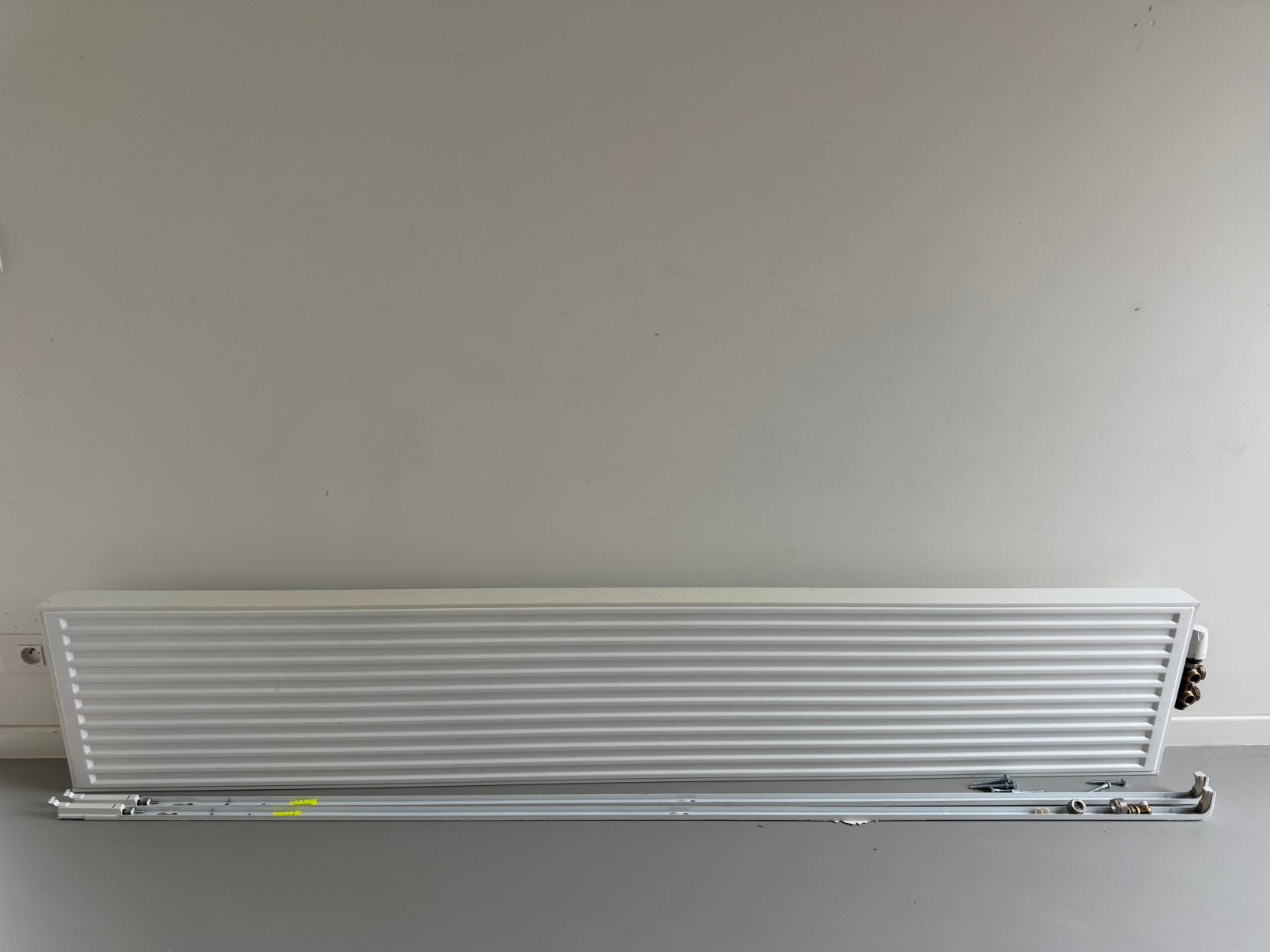 Radiator Henrad Alto 220x40x7 wit, Ophalen, Zo goed als nieuw, Radiator