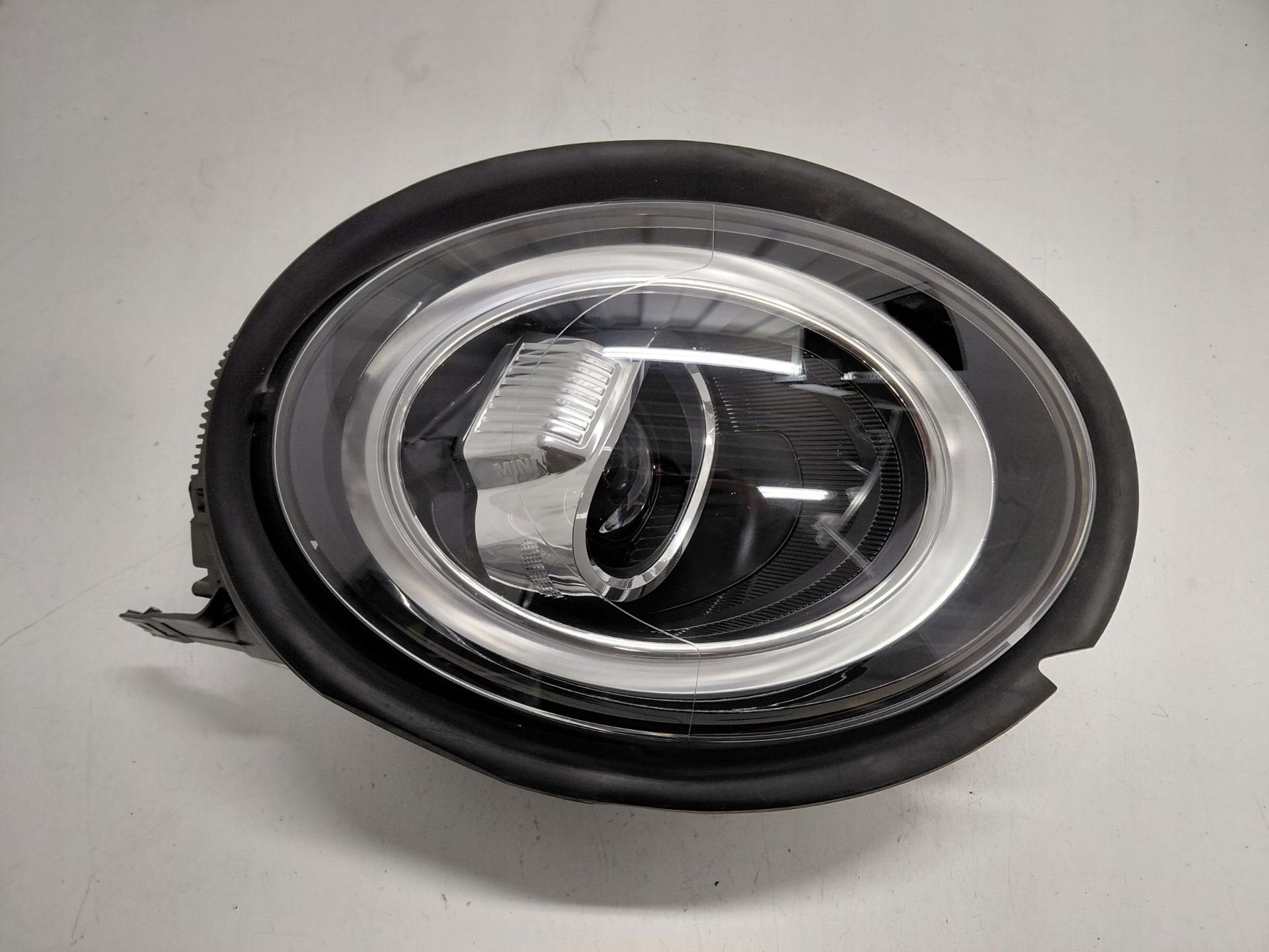 Phare Mini F55 F56 8738652, Customer.service@mini.co.uk, BMW AG, Petuelring 130
80788  Munich, DE, Mini