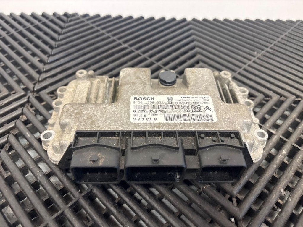 COMPUTER MOTOR Peugeot 206 SW (2E / K) (|0261208901|), Robert Bosch AG, Gebruikt, Robert-Bosch-Allee 1
74232  Abstatt, DE, Engineering@bosch.com