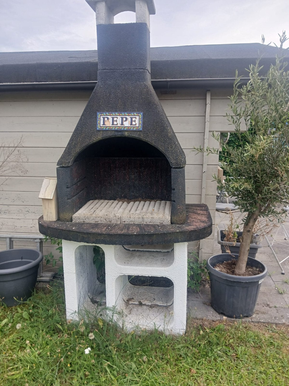Stenen BBQ, Tuin en Terras, Houtskoolbarbecues, Ophalen, Zo goed als nieuw