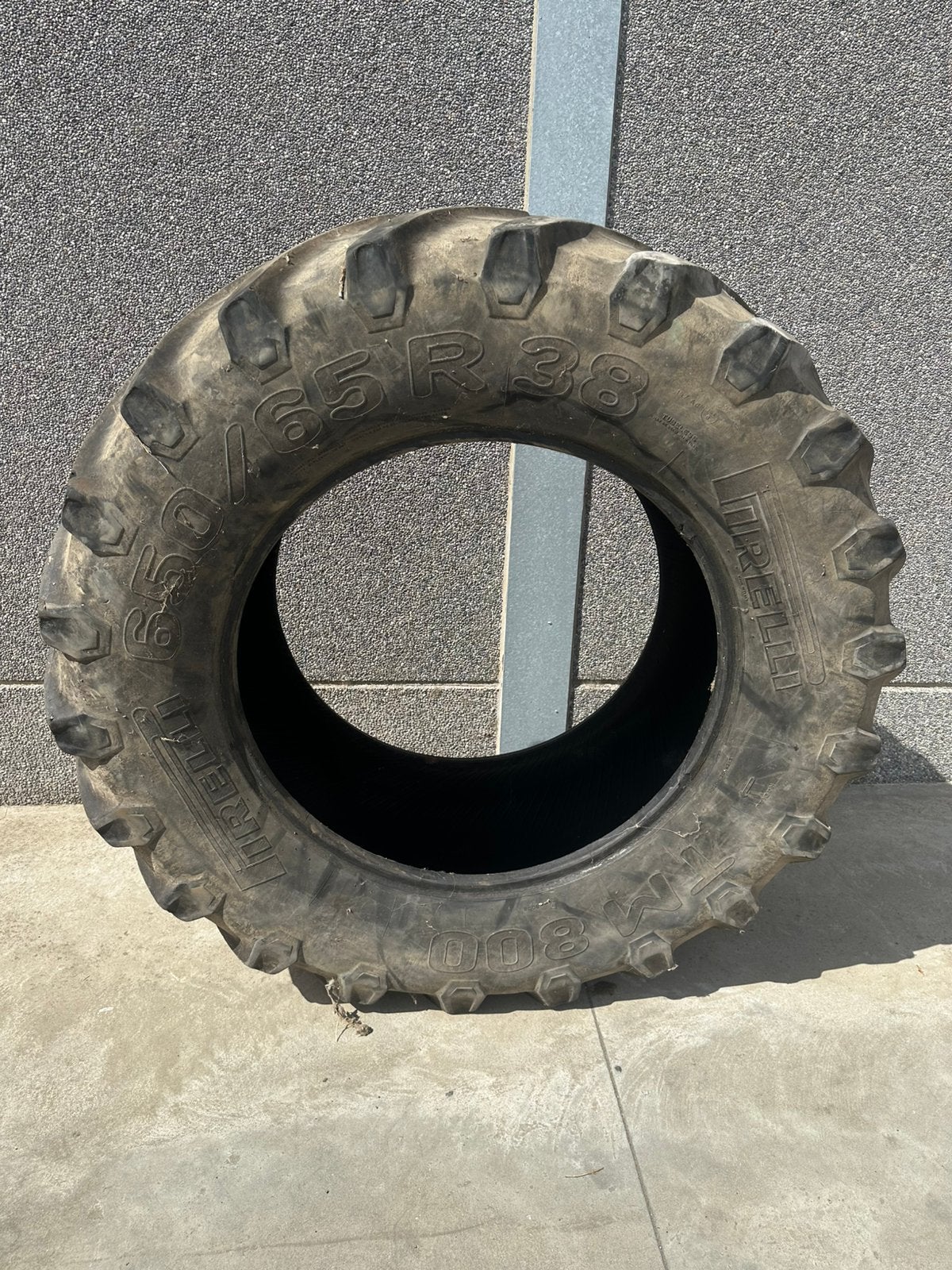 Band pirelli 650/65 R38, Ophalen