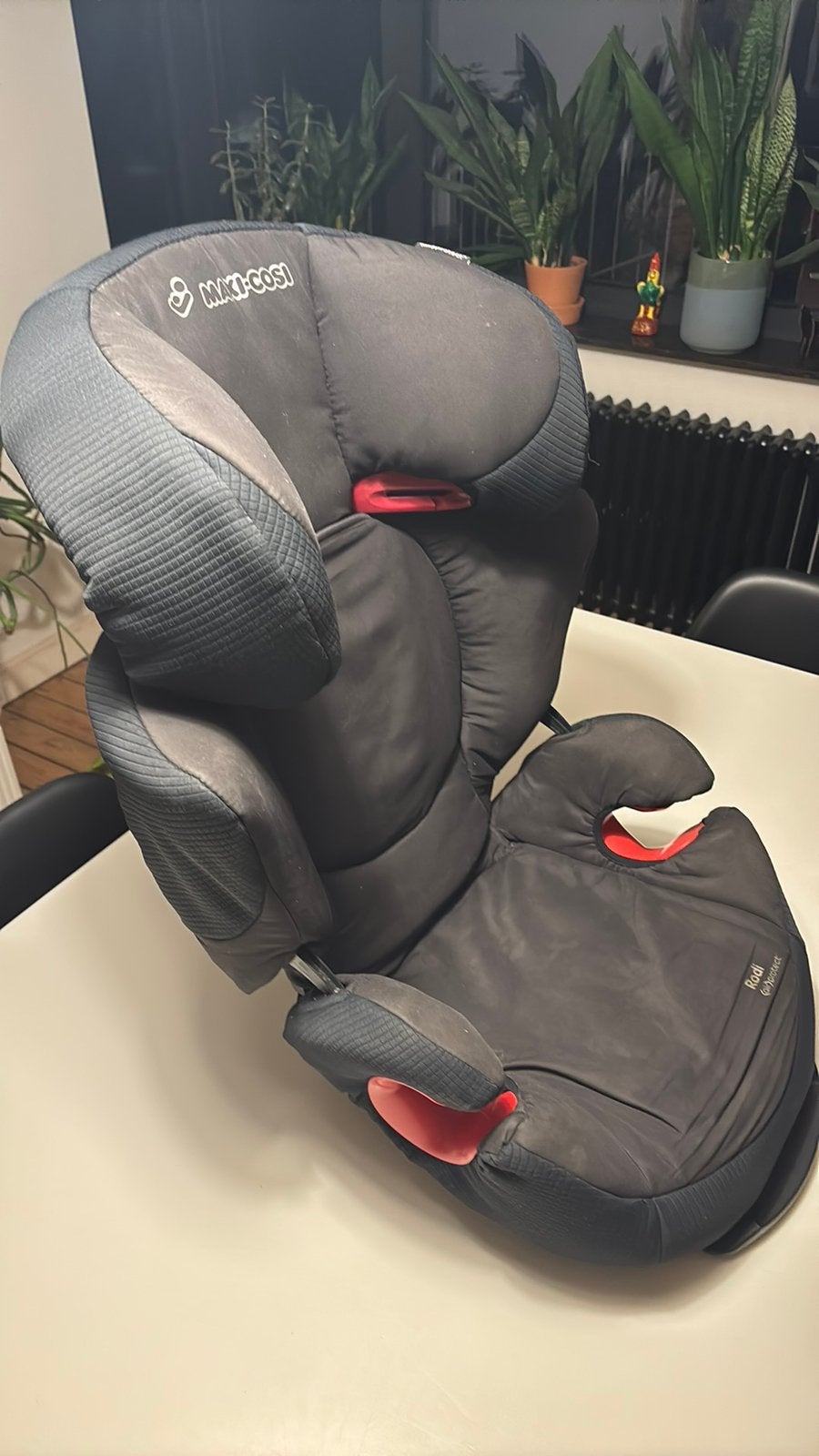 Maxi-Cosi Rodi XP - zwart, Ophalen, Autogordel, Zijbescherming, Zo goed als nieuw
