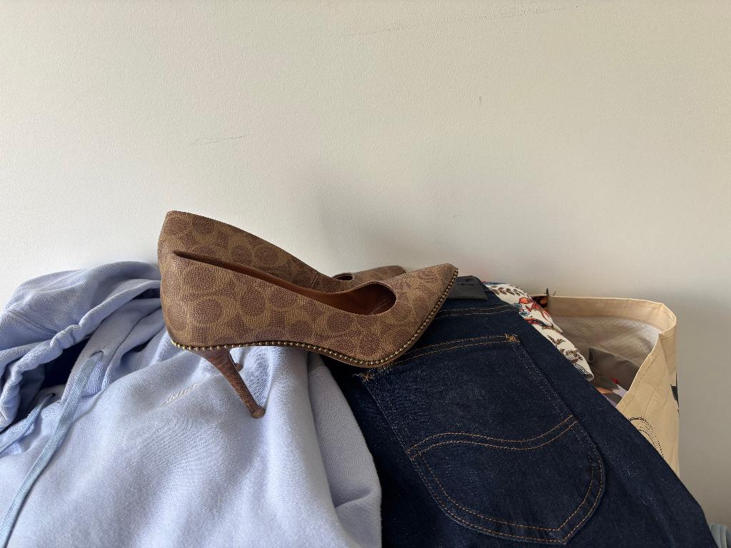 Lot de vêtements et chaussures toutes marques, Handtassen en Accessoires, Uiterlijk | Parfum, Zo goed als nieuw, Ophalen