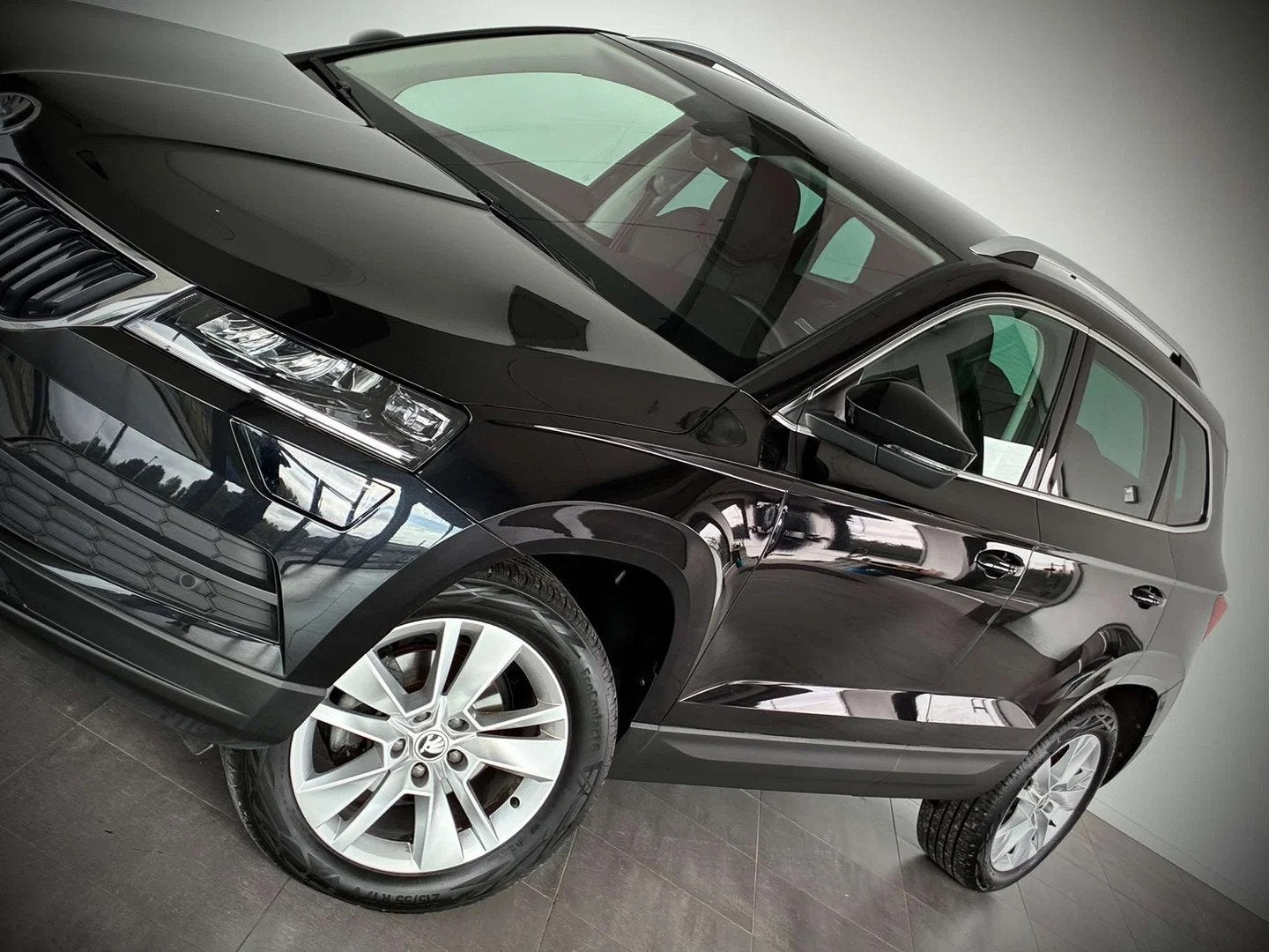 Skoda Karoq 1.5 TSi DSG 1ERPRO-COCKPIT-CARPLAY-CAMERA-GPS-JA, Autos, Achat, Entreprise, Noir, 5 places