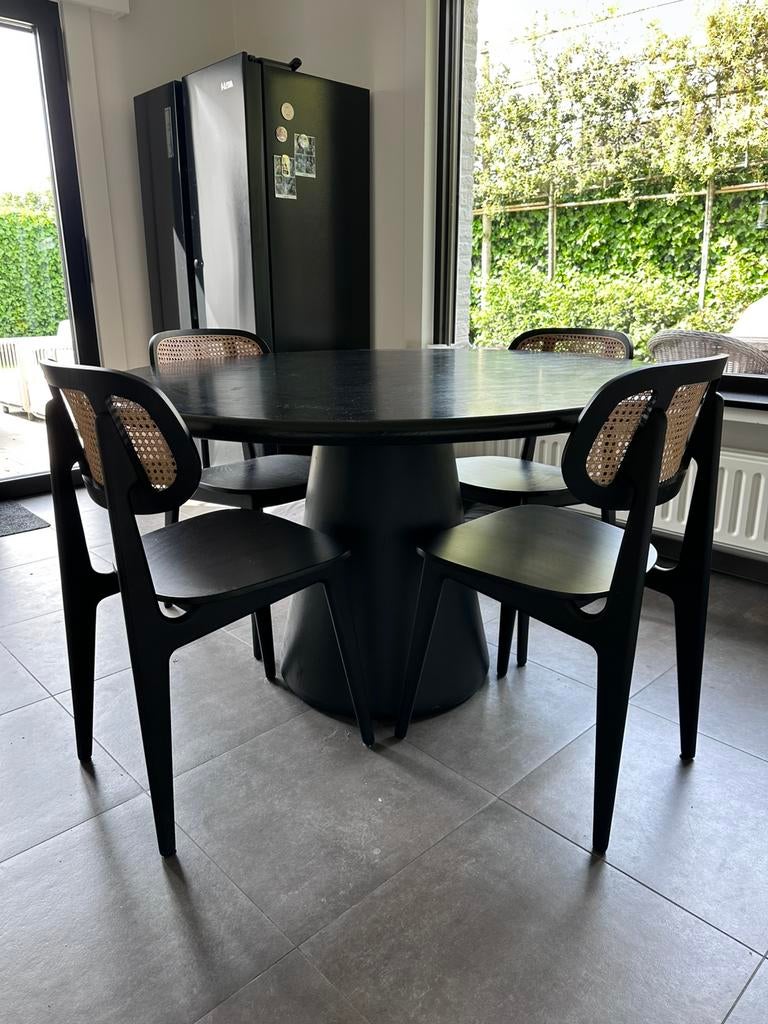 Massief eiken tafel en 4 stoelen, Ophalen, Zo goed als nieuw