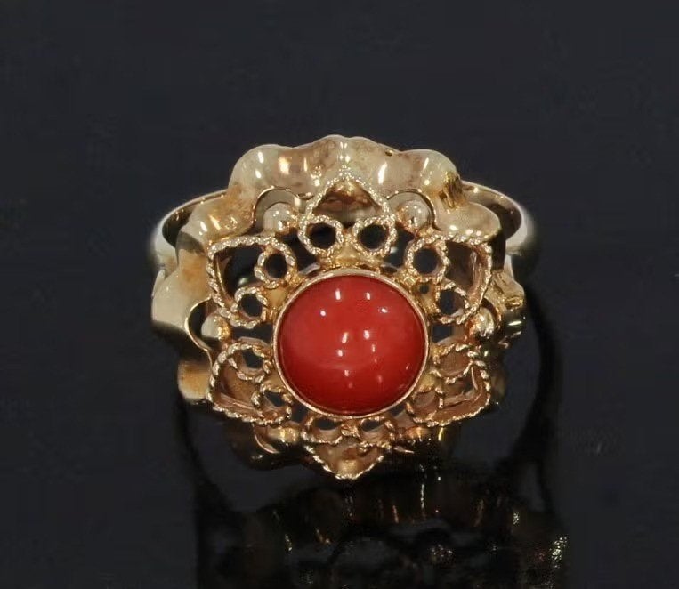 Bloedkoraal fraaie 14k gouden ring edelsteen vintage dame, Ophalen of Verzenden, Zo goed als nieuw, Dame of Heer, Met edelsteen