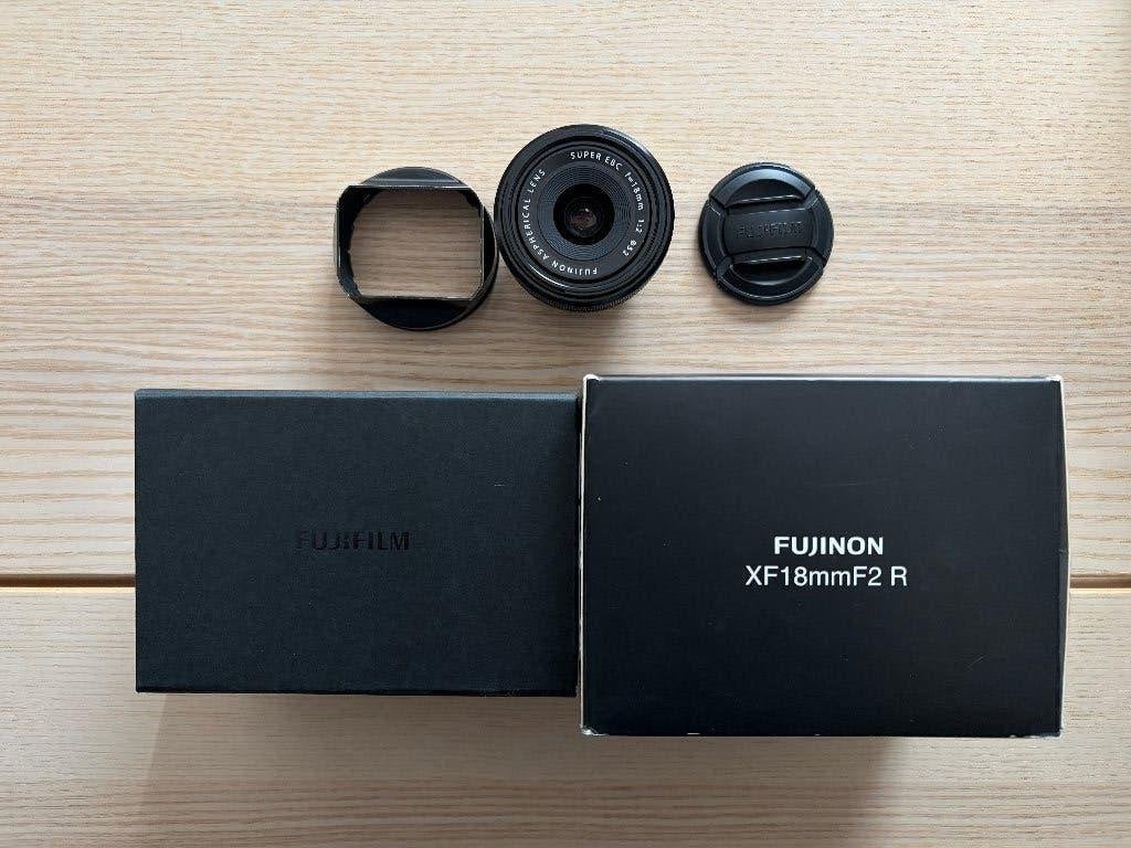 Fujifilm 18mm f2 R, Comme neuf, Fujifilm, Pare-soleil, Enlèvement ou Envoi