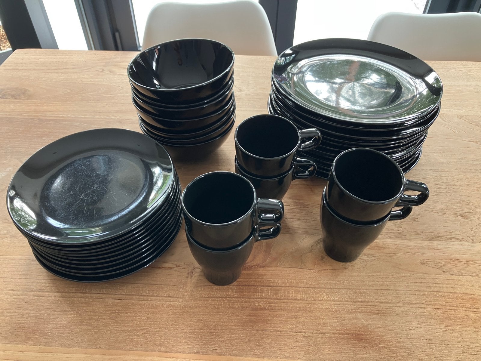 Zwart servies ikea, Huis en Inrichting, Keuken | Servies, Ophalen, Gebruikt, IKEA, Bord(en)